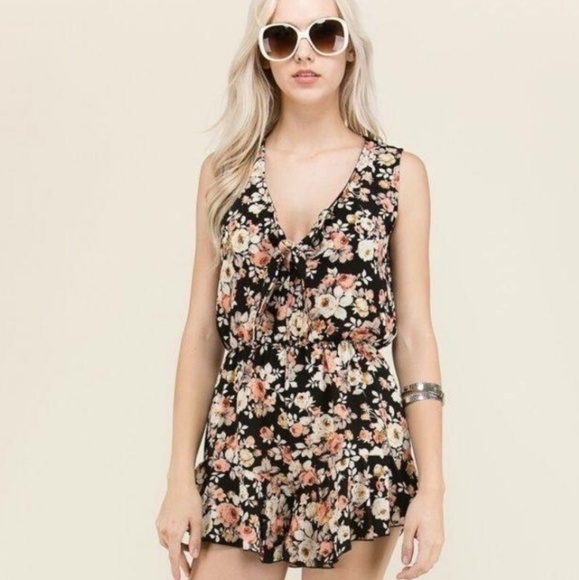 FINAL SALE 🆕🌿HIPPY FLORAL ROMPER🌿 - Picture 2 of 5